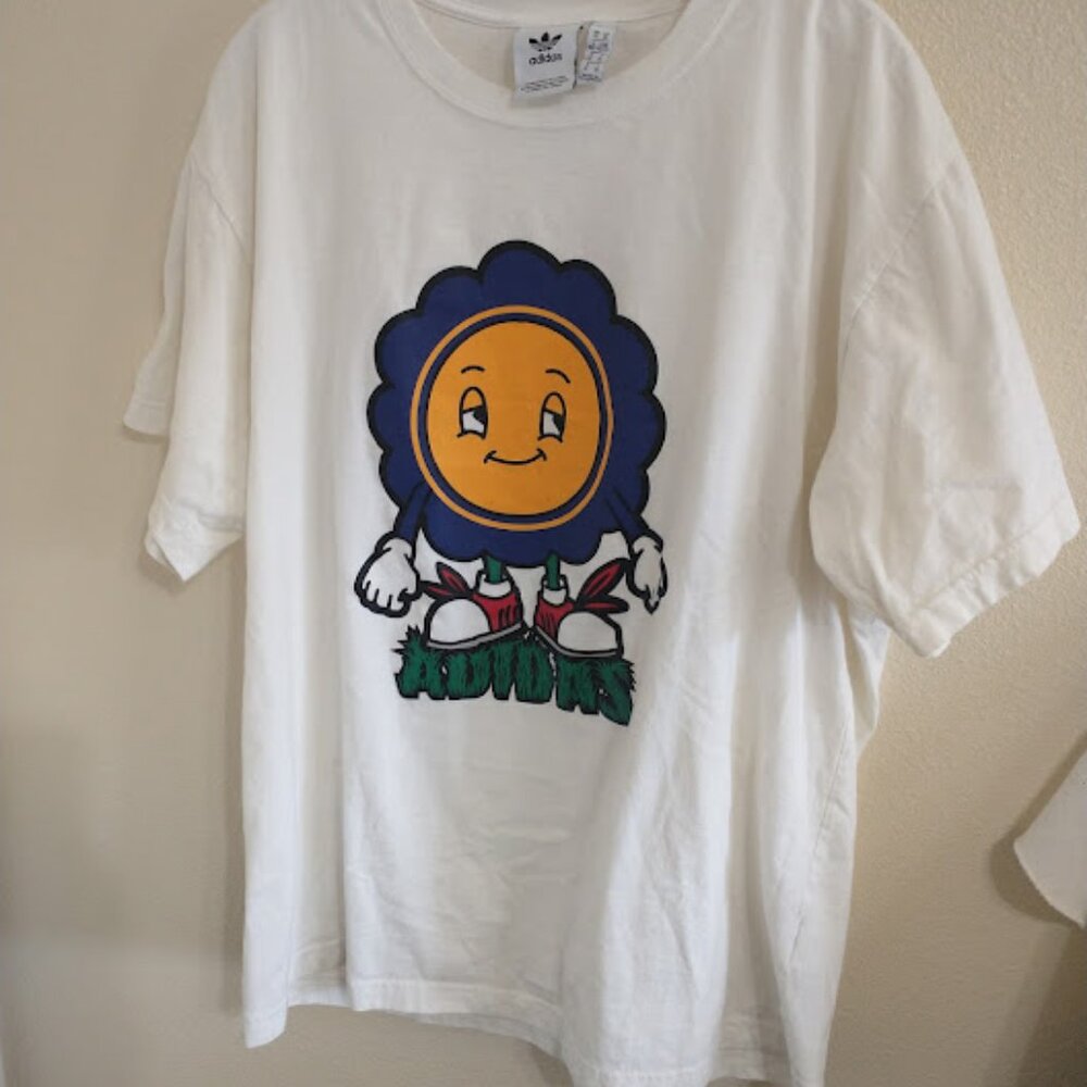 ADIDAS T-SHIRTS BUNDLE – (2) Adidas XL T-Shirts "Happy Flower” and “Ad… - Picture 2 of 7